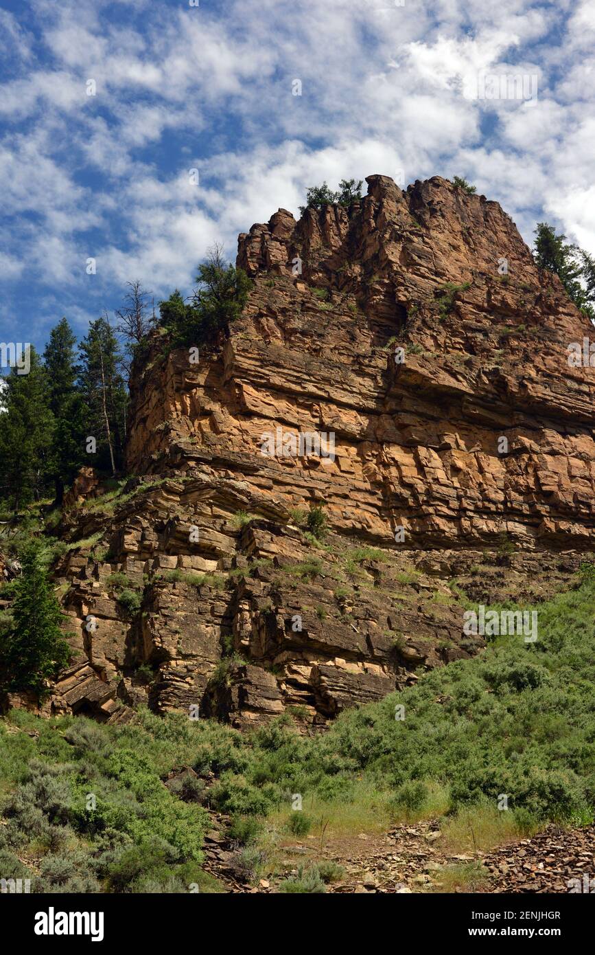 Falaises à Glenwood Canyon, Glenwood Springs, Colorado, États-Unis en juin Banque D'Images