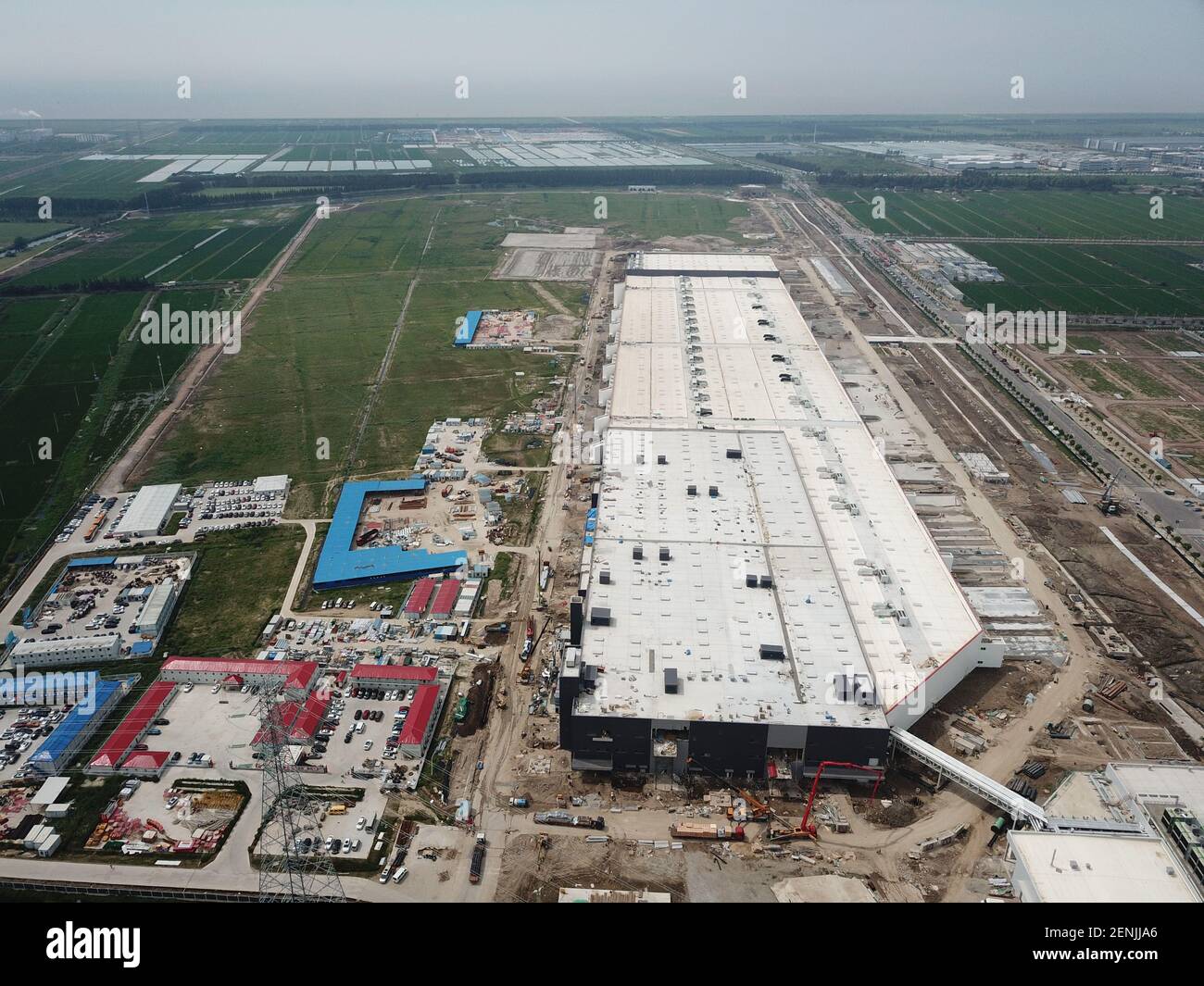 Lingango Base Une vue aérienne du Gigalactory 3 de Tesla en construction dans la ...