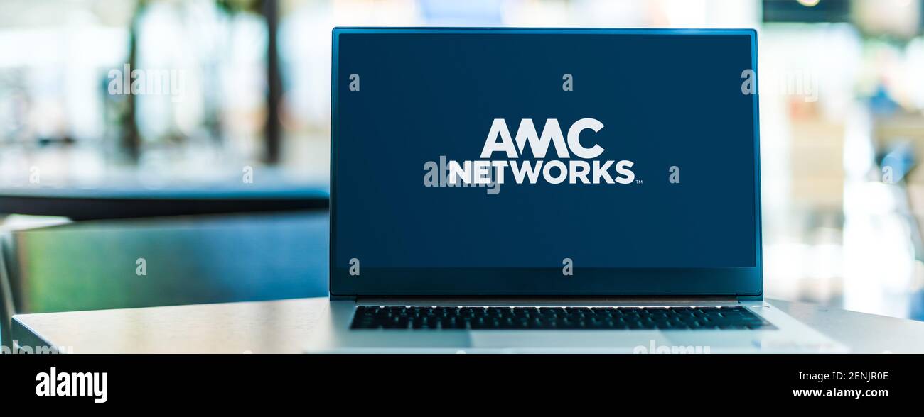 POZNAN, POL - 6 JANVIER 2021 : ordinateur portable affichant le logo d'AMC Networks, une société américaine de divertissement dont le siège est à New York Banque D'Images