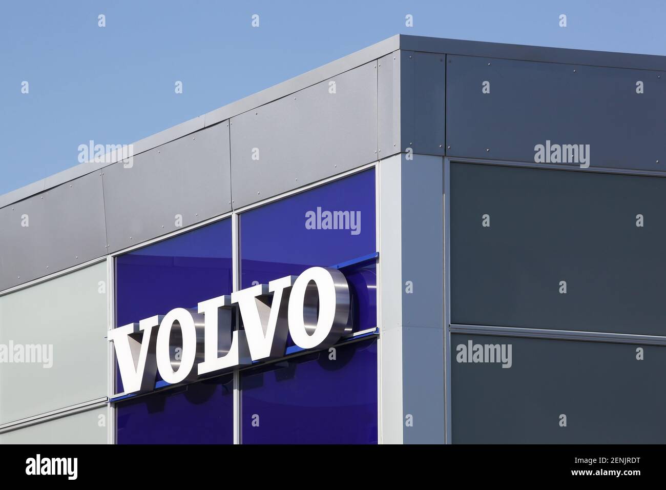 Risskov, Danemark - 11 mai 2019 : Volvo logo sur un mur. Volvo est un constructeur automobile premium suédois créé en 1927 à Göteborg, Suède Banque D'Images