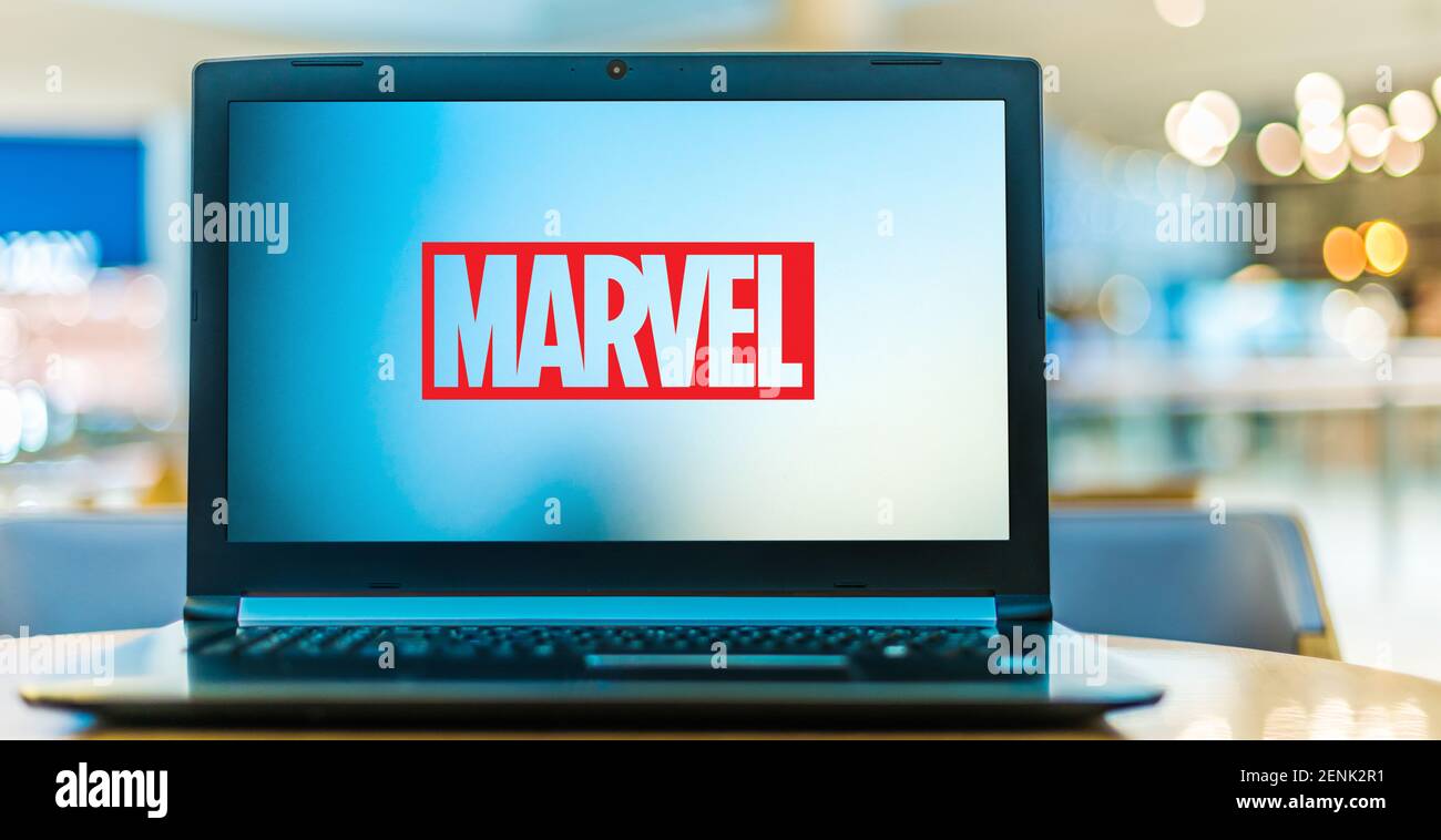 POZNAN, POL - 6 JANVIER 2021 : ordinateur portable affichant le logo de Marvel Entertainment, une société américaine de divertissement basée à New York Banque D'Images