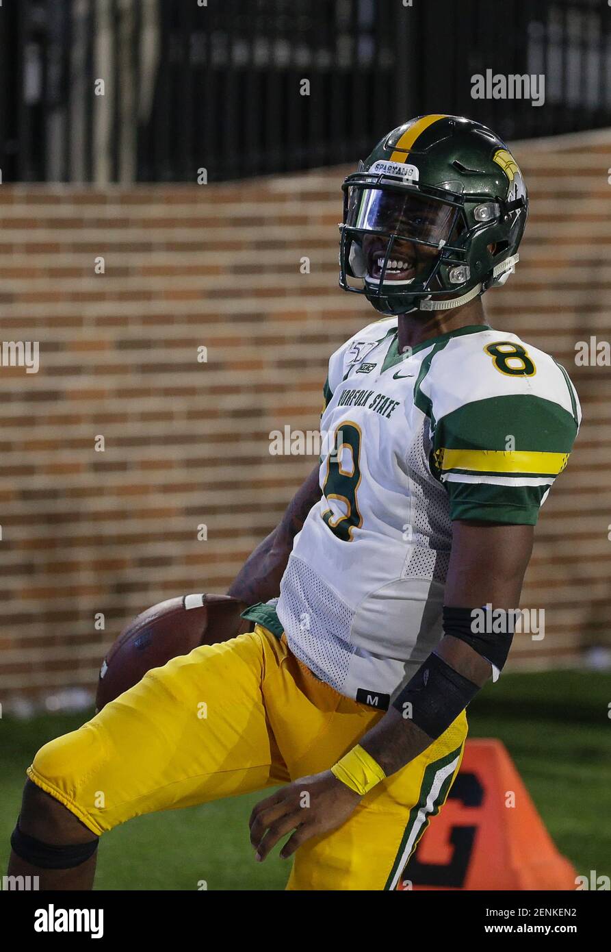 31 août 2019 : Norfolk State Spartans QB #8 Juwan carter célèbre son touchdown lors d'un match de football de la NCAA entre les anciens monarques dominions et les Norfolk State Spartans à S.B. Stade Ballard à Norfolk, Virginie. Justin Cooper/(photo de Justin Cooper/CSM/Sipa USA) Banque D'Images