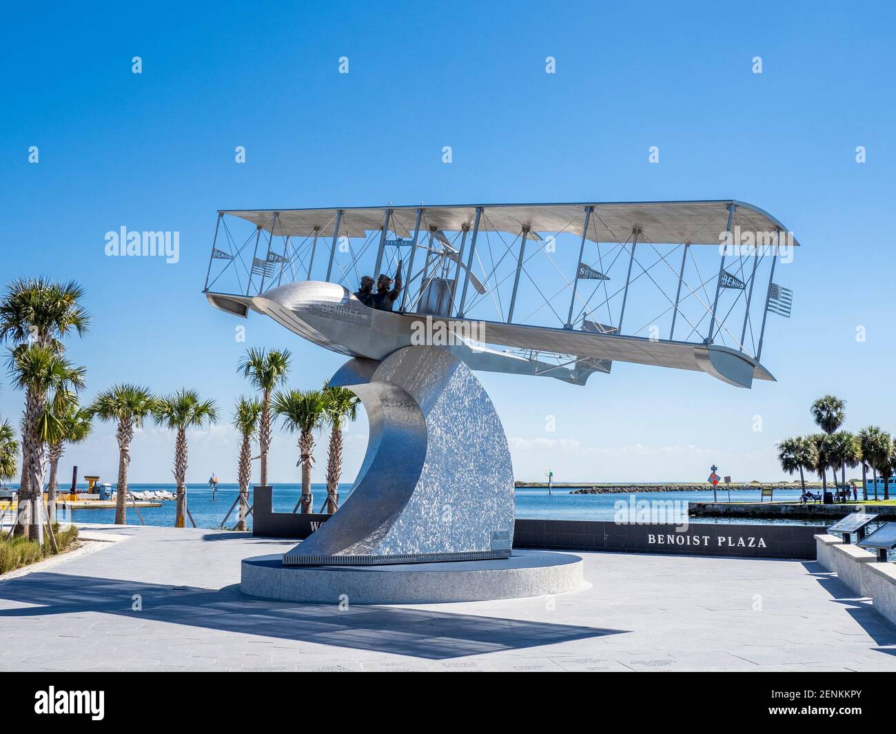 Bateau volant au monument de la première compagnie aérienne de Worlds à Benoist La Plaza sur le nouvel embarcadère St Pete a ouvert ses portes en 2020 À Saint-Pétersbourg, Floride, États-Unis Banque D'Images