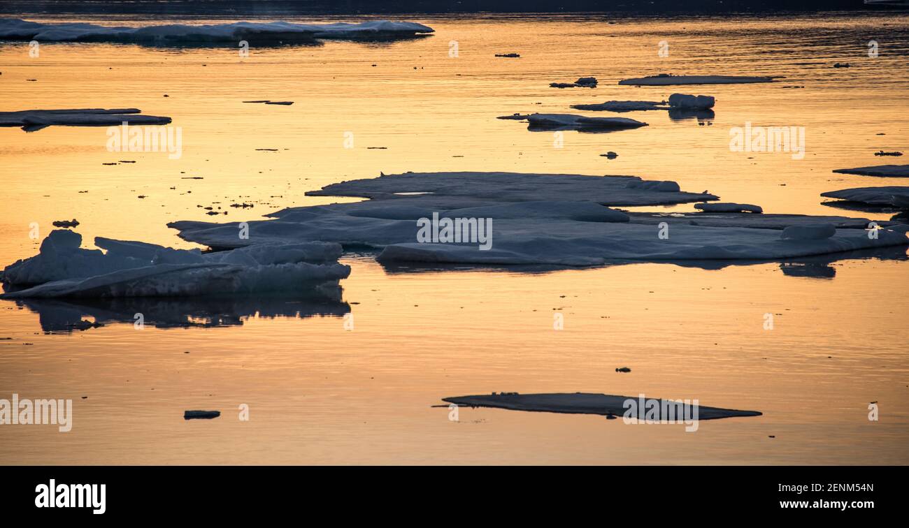 Scènes de coucher de soleil dans le détroit de Davis, au large de l'île de Baffin, Nunavut, Canada Banque D'Images