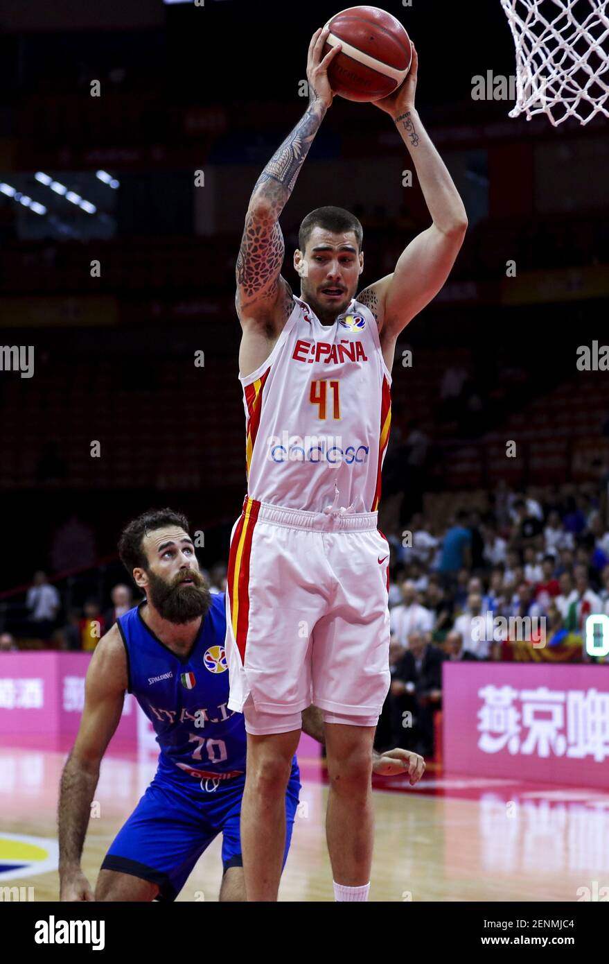 Juan hernangomez, joueur de basket-ball professionnel espagnol pour les  Denver Nuggets de la National Basketball Association (NBA), saute pour  marquer le premier tour du groupe J Espagne contre Italie 2019 coupe du