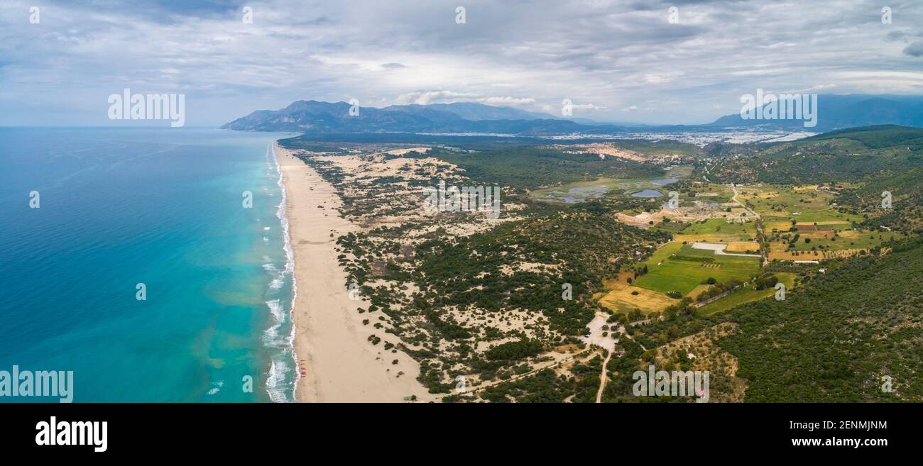 Vue panoramique aérienne de la plage de Patara (la plus longue plage de Turquie), Antalya, Turquie Banque D'Images