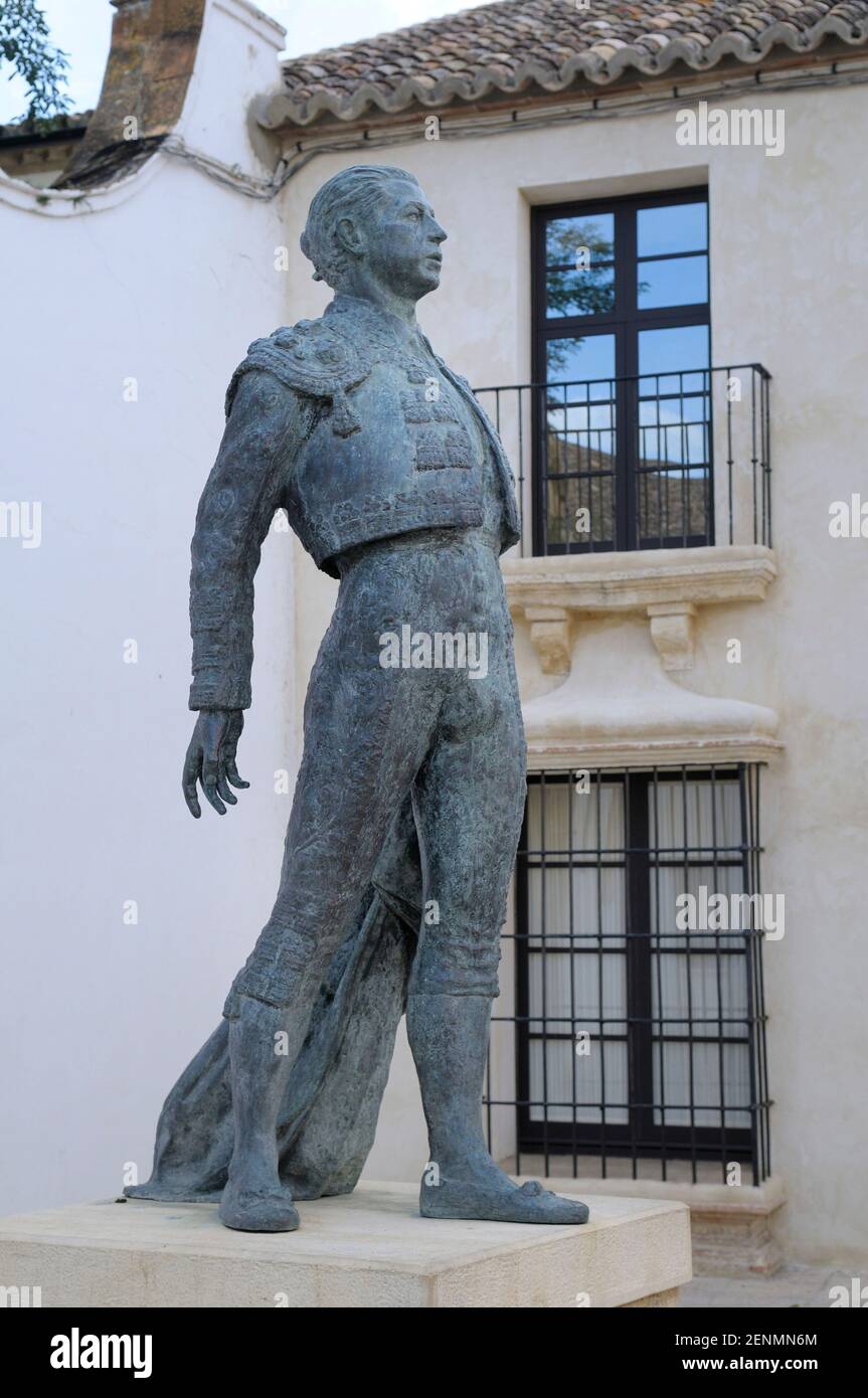 Statue d'Antonio Ordoñez à l'extérieur de la Plaza de Toros (Bullring), Ronda, Málaga, Andalousie, Espagne Banque D'Images