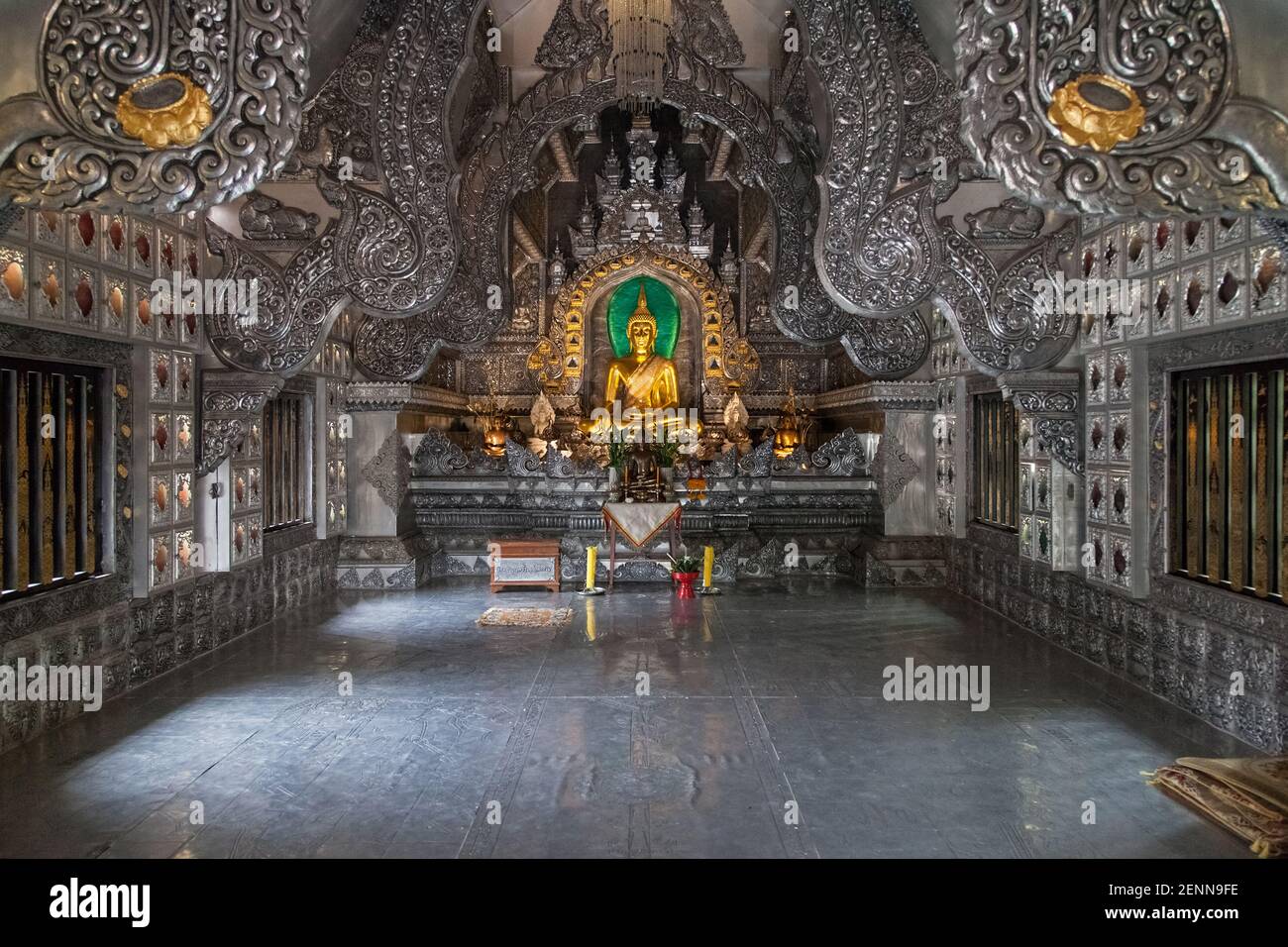 Intérieur du Wat Sri Suphan, Chiang Mai, Thaïlande. Banque D'Images
