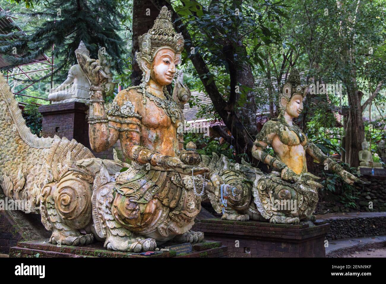 Créatures mystiques à Wat Pha Lat, Chiang Mai, Thaïlande. Banque D'Images