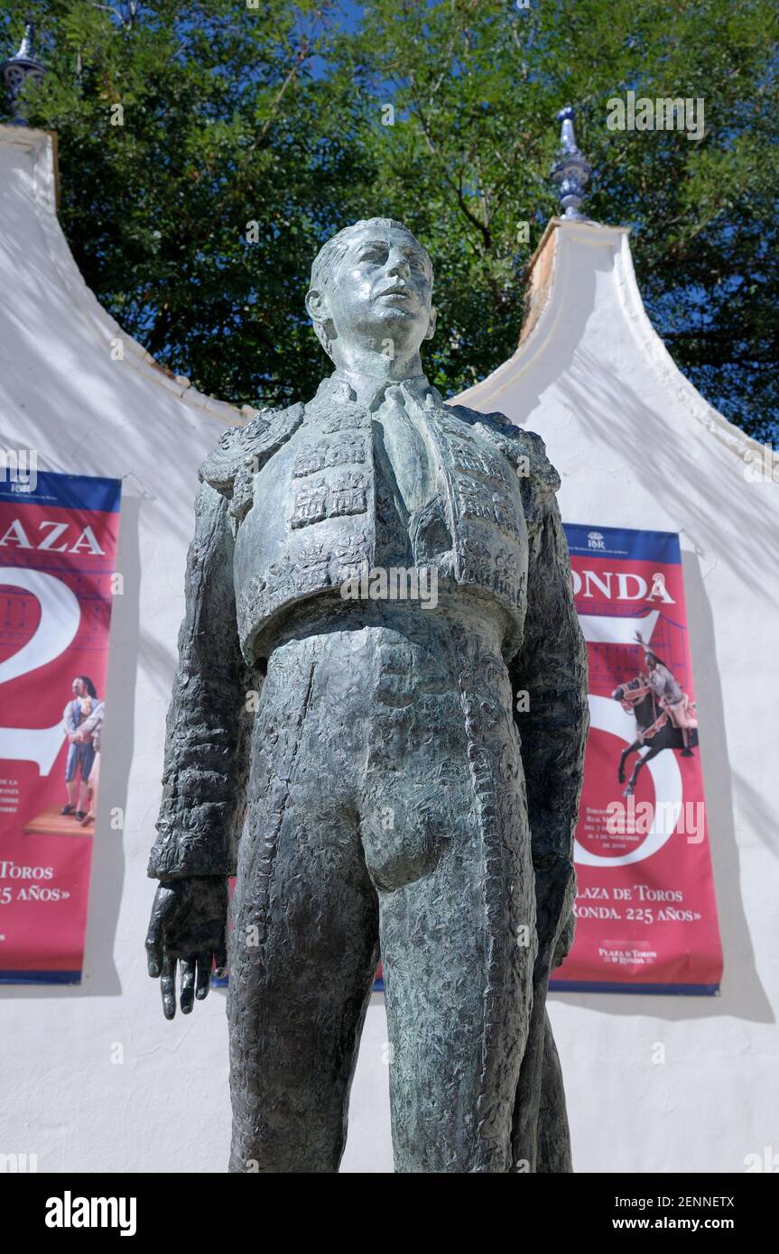 Statue d'Antonio Ordoñez à l'extérieur de la Plaza de Toros (Bullring), Ronda, Málaga, Andalousie, Espagne Banque D'Images