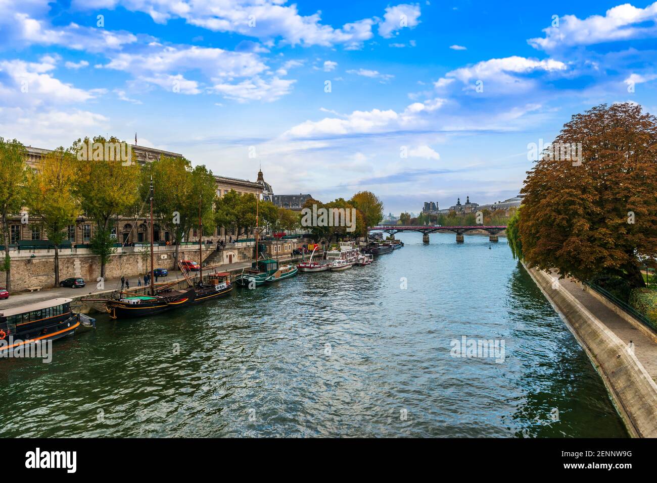 Les rives de la Seine en automne à Paris, France Banque D'Images
