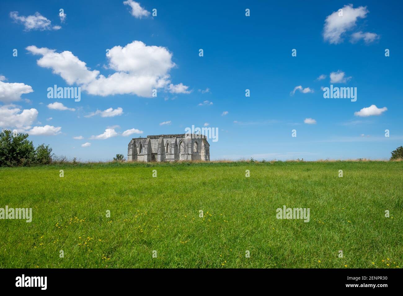 Ruines de la Chapelle Saint-Louis, à proximité de la ville française De Guémy Banque D'Images