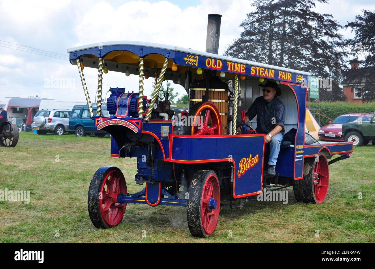 BITZA une réplique du moteur Old Time Steam Fair construit à partir de pièces de rechange par J.Borthwick. Banque D'Images BITZA une réplique du moteur Old Time Steam Fair construit à partir de pièces de rechange par J.Borthwick. Banque D'Images
