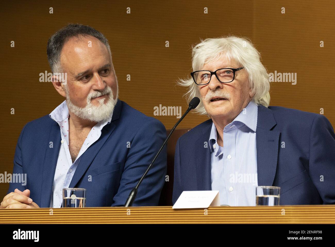 Martin O'Connor (I) et Carlos Lopez Puccio lors de la conférence de presse  des Luthiers, Viejos Hazmerreires. À Madrid, Espagne, le 16 septembre 2019.  (ALTERPHOTOS/Johann Hernandez/Sipa USA Photo Stock - Alamy