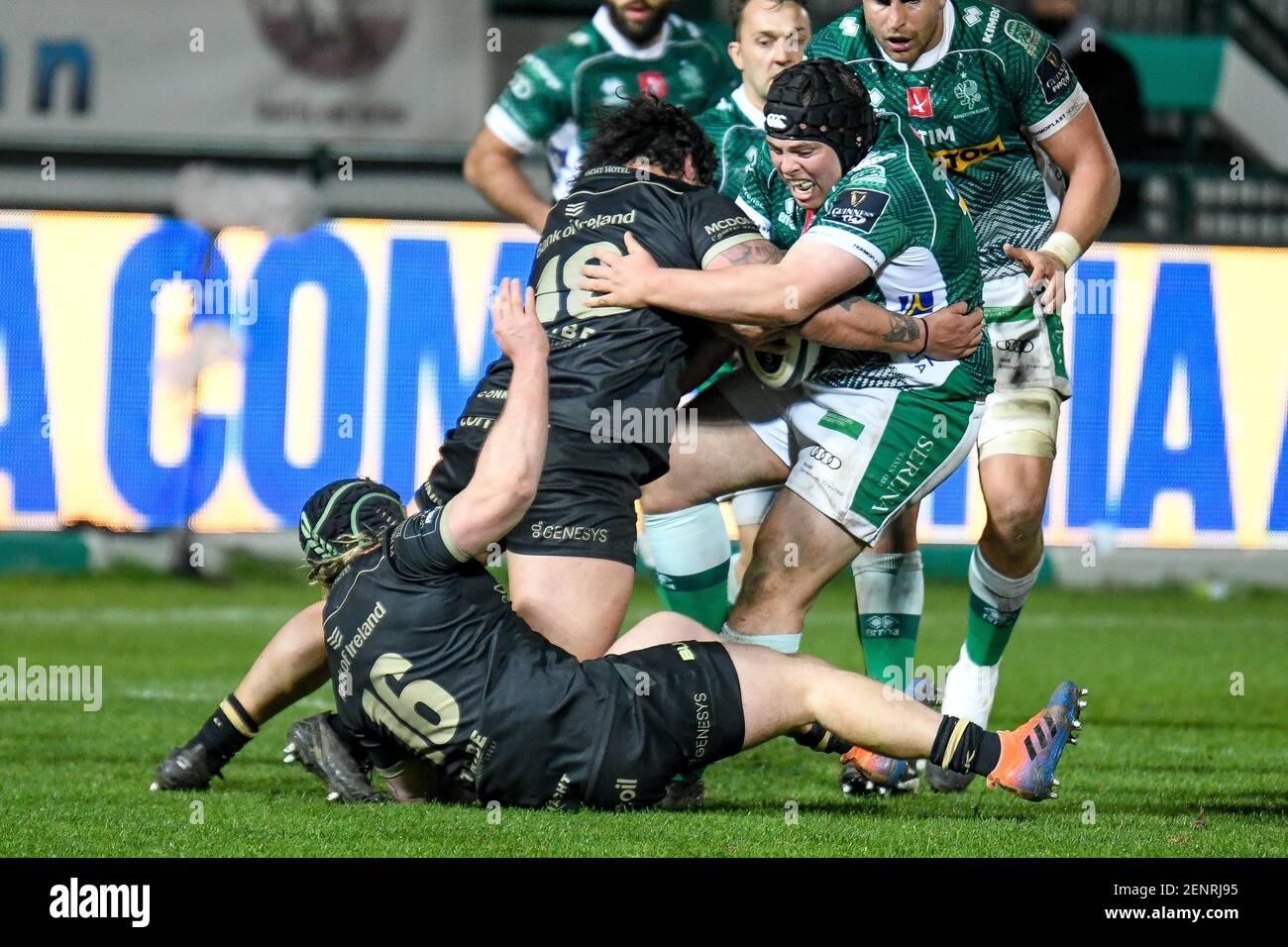 Stade Monigo, Trévise, Italie, 26 févr. 2021, Zac Nearchou (Benetton Treviso) affronté par Dominic Robertson-McCoy (Connacht) pendant Benetton Treviso vs Connacht Rugby, Rugby Guinness Pro 14 Match - photo Ettore Griffoni / LM Banque D'Images