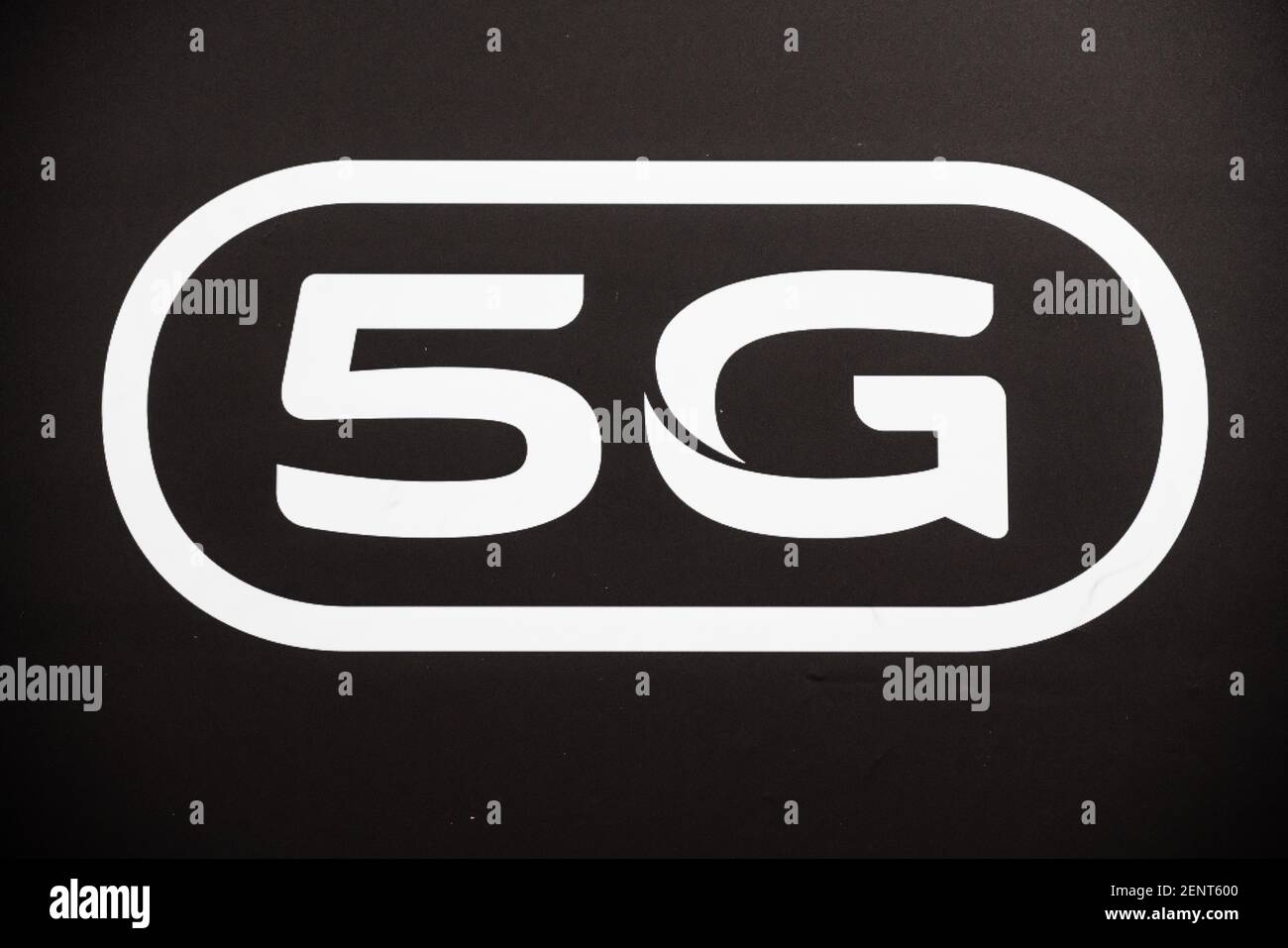 Un logo 5G vu sur un NEX 3 publicité smartphone in vivo à Shanghai Photo  Stock - Alamy