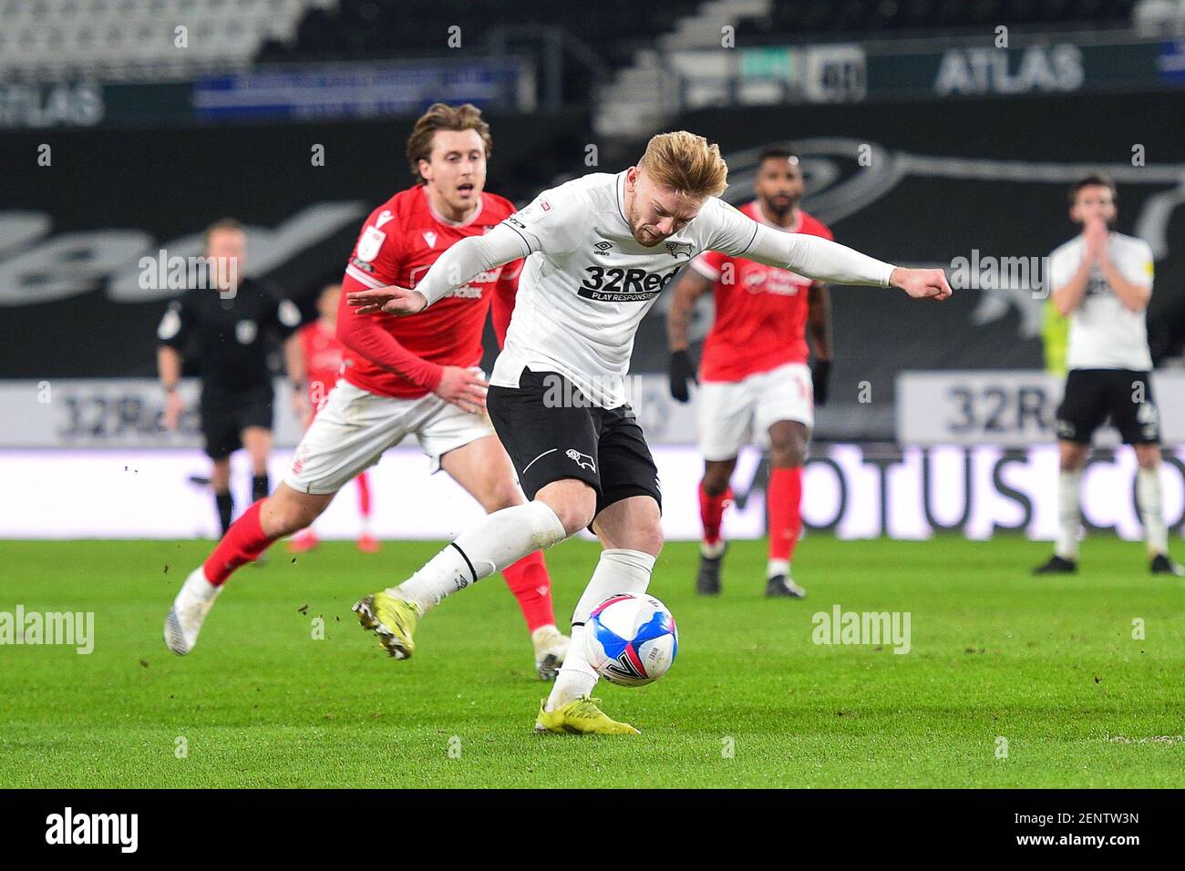 DERBY, ANGLETERRE. 26 FÉVRIER Kamil Jozwiak du comté de Derby en action pendant le match de championnat Sky Bet entre le comté de Derby et la forêt de Nottingham au Pride Park, Derby le vendredi 26 février 2021. (Credit: Jon Hobley | MI News) Credit: MI News & Sport /Alay Live News Banque D'Images