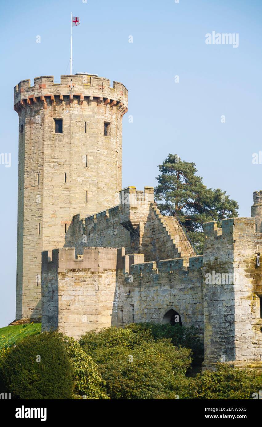 Vue sur la Tour Guy, qui fait partie des murs du château de Warwick, un fort du XIIe siècle et un château médiéval Banque D'Images