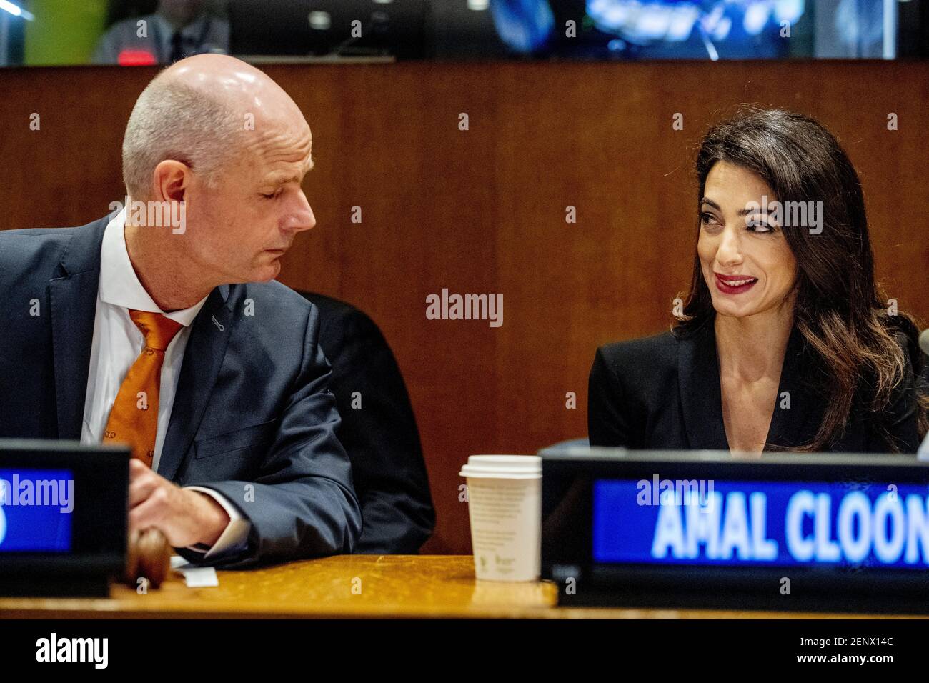 Le ministre des Affaires étrangères Stef Blok (L) et Amal Clooney (R) lors de la réunion sur l'EI au siège des Nations Unies à New York (NY) le 26 septembre 2019. Le ministre Blok organise cette rencontre avec le ministre de contrepartie iraquien Mohamad A. Alhakim. (Photo de Robin Utrecht/Sipa USA) Banque D'Images