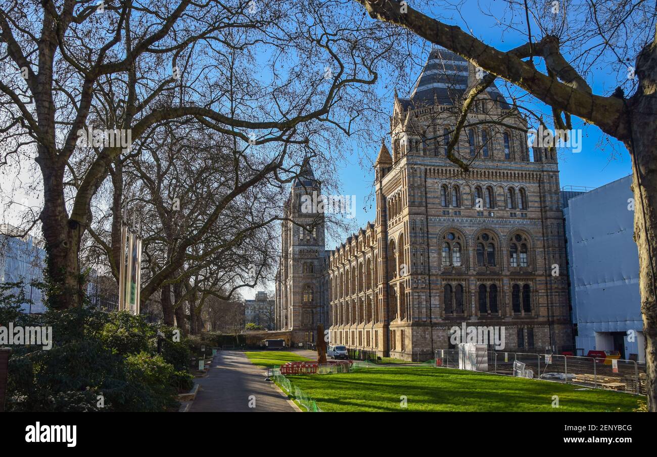 Vue extérieure en journée sur le musée d'histoire naturelle de South Kensington. Londres, Royaume-Uni. Banque D'Images