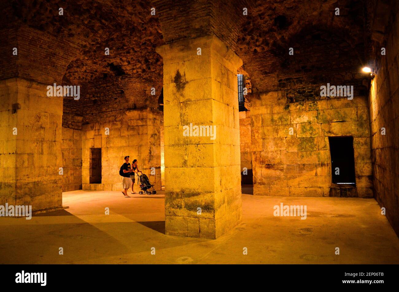 Palais de Dioclétien à Split, Croatie, vu en vélo dans la région de l'île de Dalmatie en Croatie. Banque D'Images