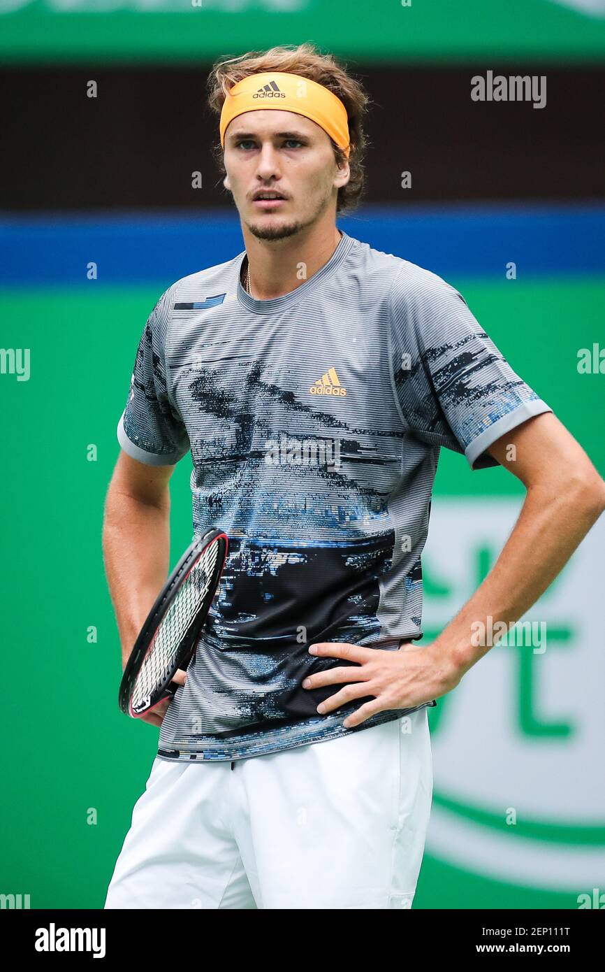 Alexander Zverev, joueur de tennis professionnel allemand, est en compétition contre Jeremy Chardy, joueur de tennis professionnel français, lors du second tour de 2019 Rolex Shanghai Masters, à Shanghai, en Chine, le 9 octobre 2019. Le joueur de tennis professionnel allemand Alexander Zverev a battu le joueur de tennis professionnel français Jeremy Chardy avec 2-0 au deuxième tour de 2019 Rolex Shanghai Masters, à Shanghai, Chine, 9 octobre 2019. Banque D'Images