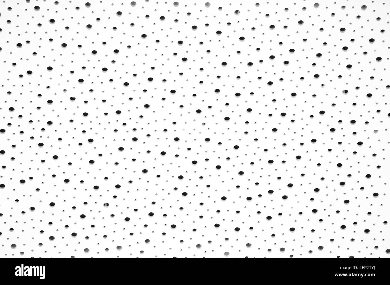 papier peint en mousse acoustique blanche absorbant le plafond et panneau de rembourrage mural pour salle d'enregistrement studio. Banque D'Images