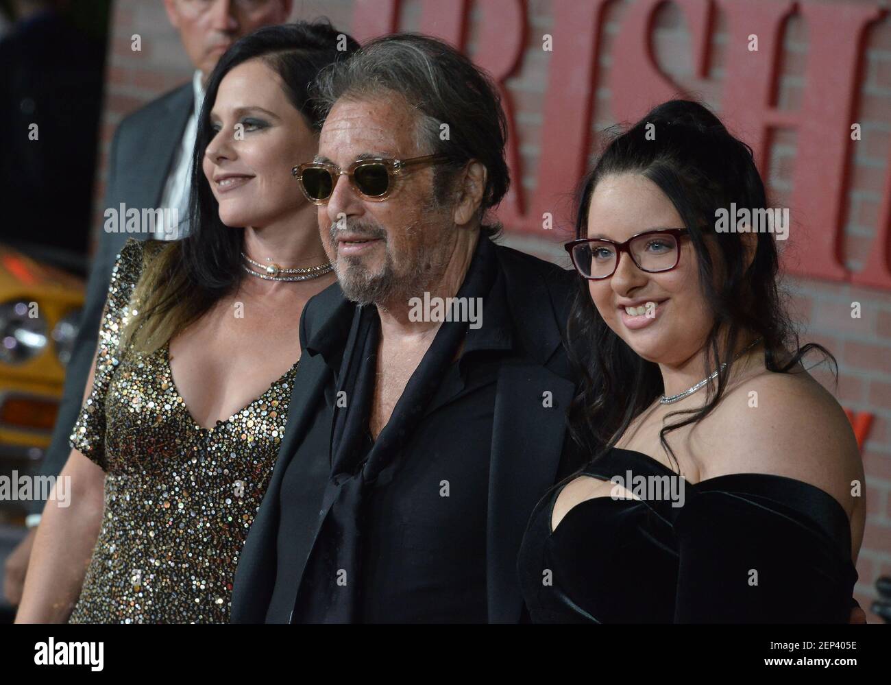 (G-D) Meital Dohan, Al Pacino et Olivia Rose à LA première D'IRISHMAN Los Angeles tenue au TCL Chinese Theatre à Hollywood, CA, le jeudi 24 octobre 2019. (Photo de la Sathanlee B. Mirador/Sipa USA) Banque D'Images