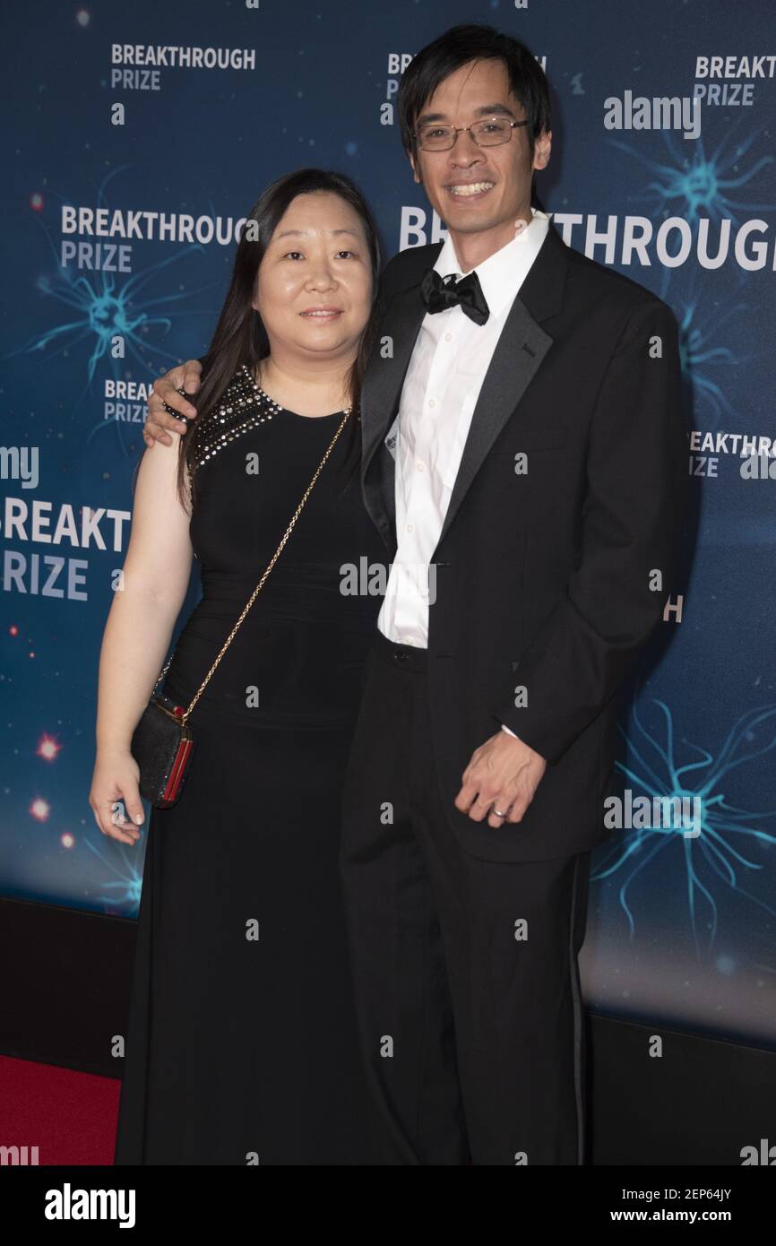 Laura Tao (L) et Terence Tao (R) assistent au huitième prix annuel de