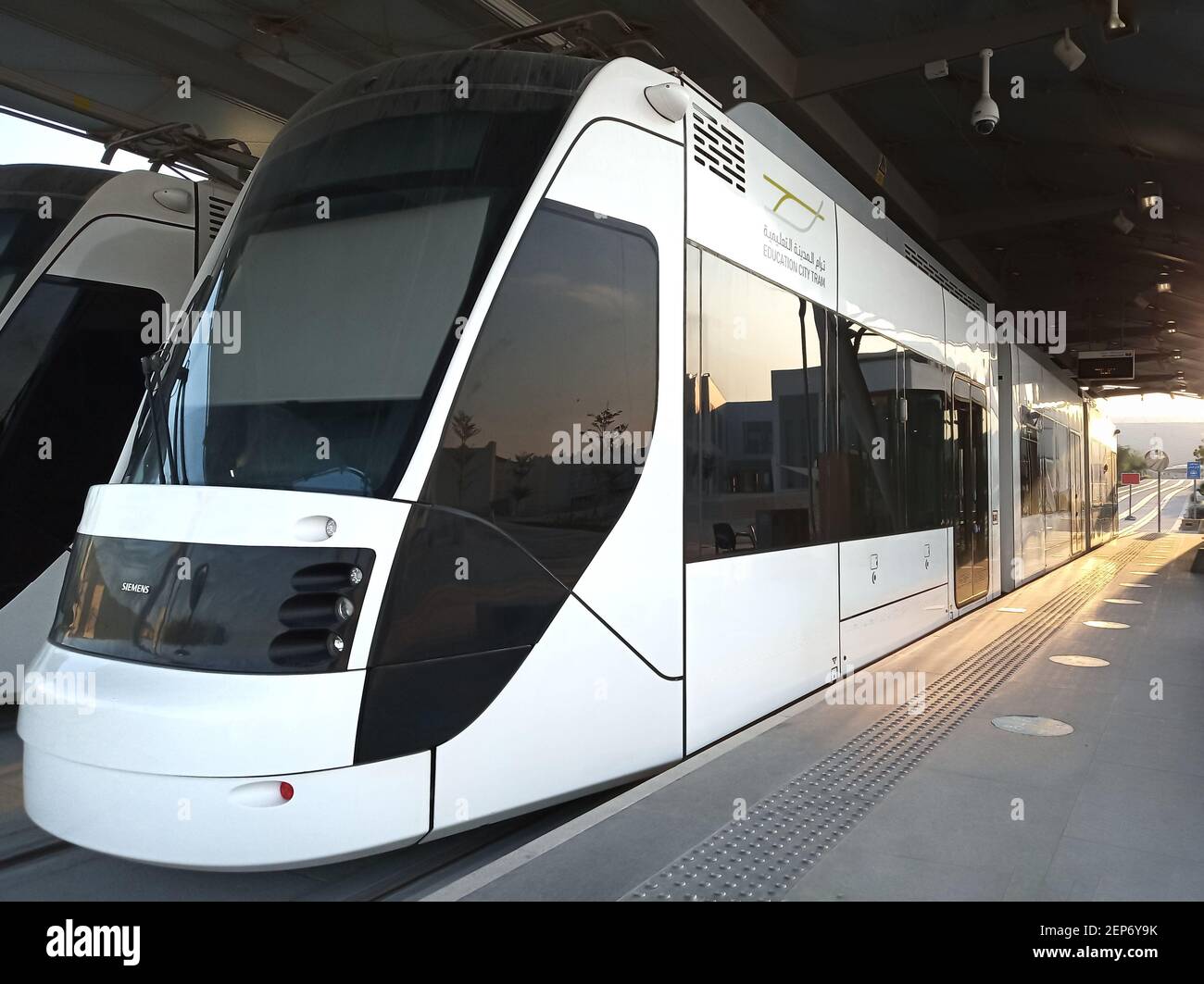 Vue sur le Tram de la ville de l'éducation à Doha, au Qatar Banque D'Images