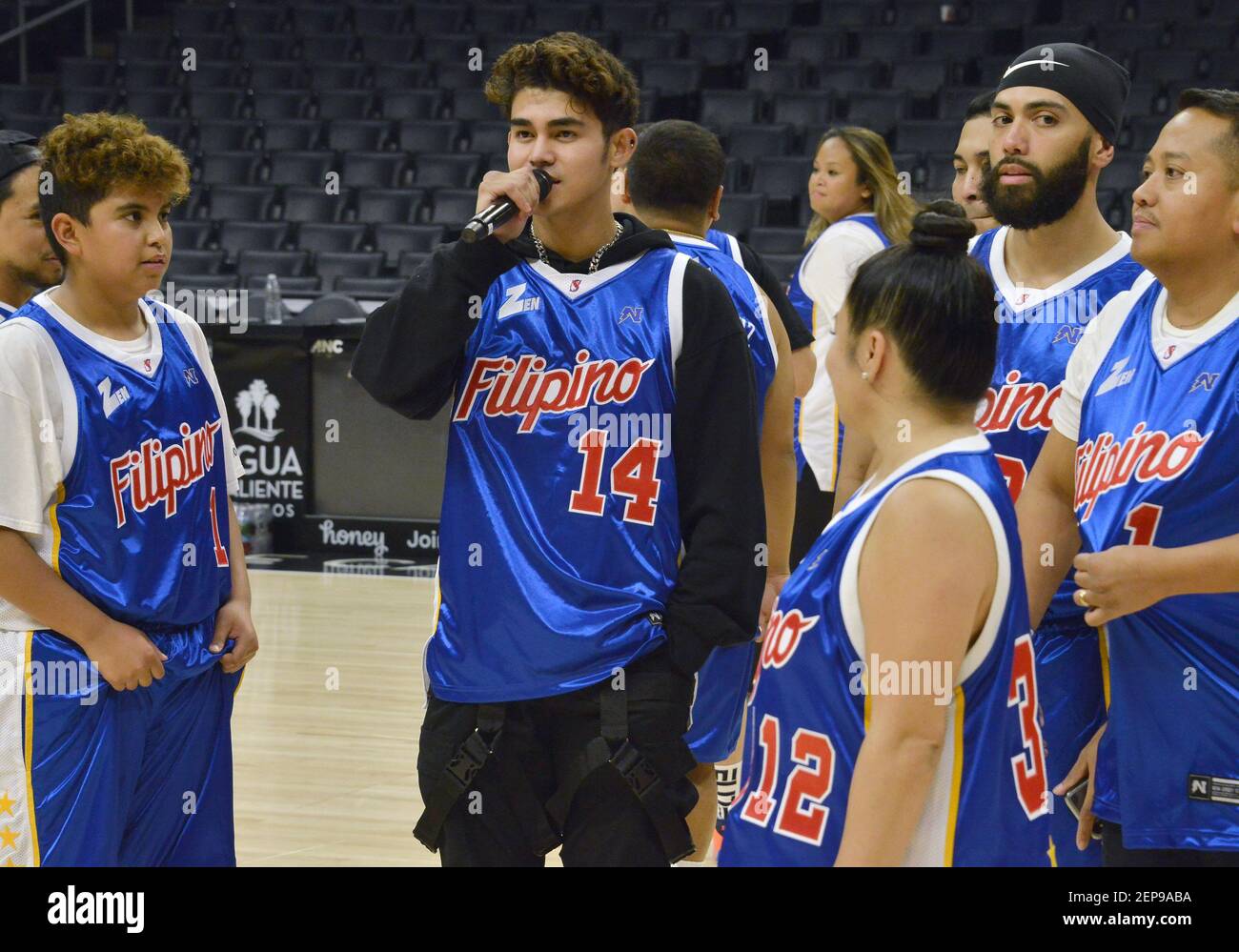 Artiste international de musique Inigo Pascual parlant à la nuit du patrimoine philippin des Los Angeles Clippers tenue au Staples Center de Los Angeles, CA, le lundi 18 novembre 2019. (Photo de la Sathanlee B. Mirador/Sipa USA) Banque D'Images