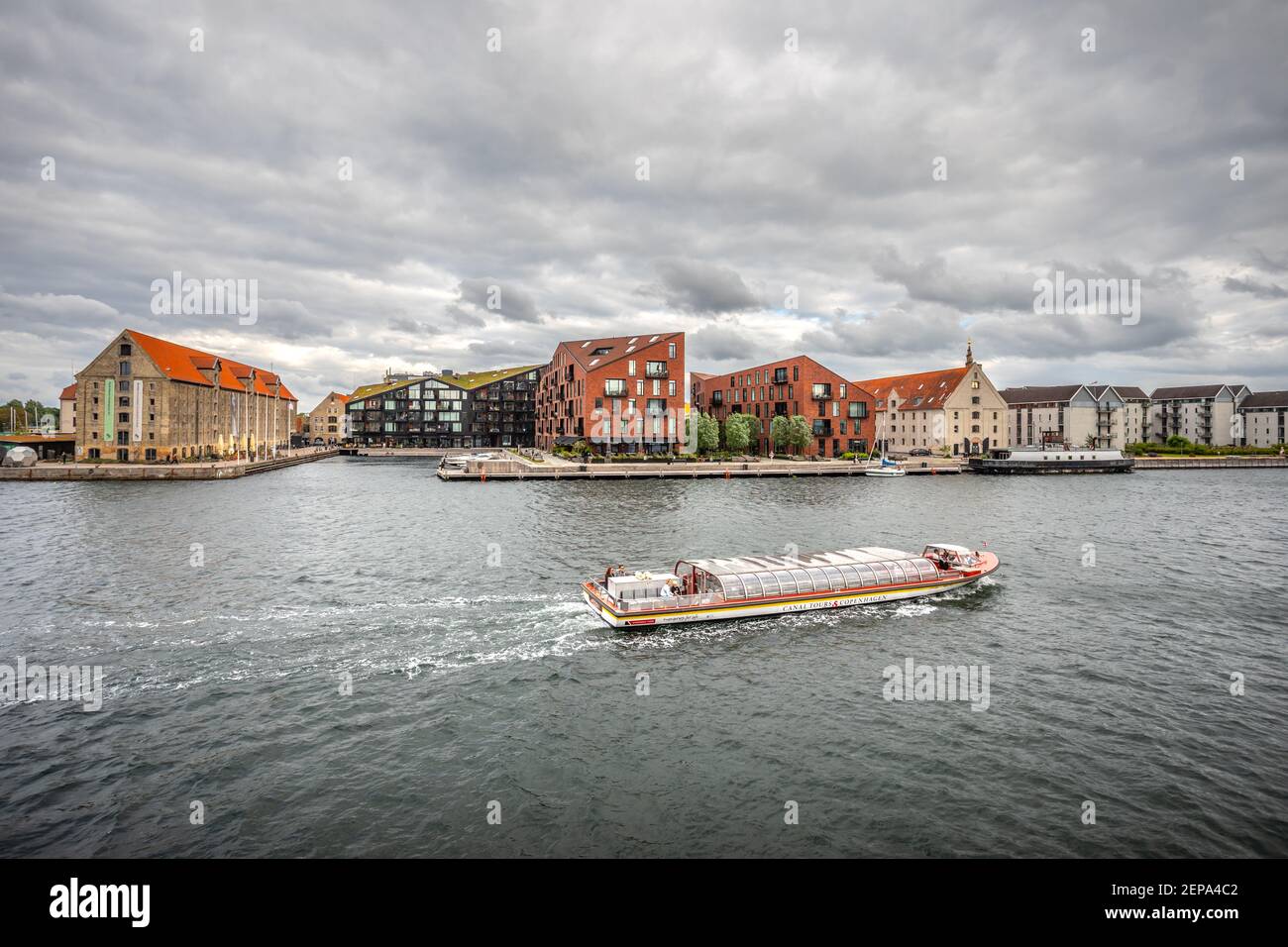 Bateau-bus sur Inderhavnen - le port intérieur est le Partie du port de Copenhague Banque D'Images