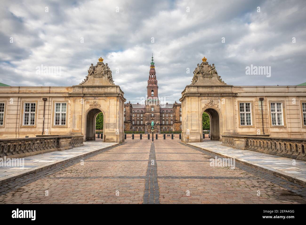 Le Palais Christiansborg est un palais et un bâtiment gouvernemental sur l'îlot de Slotsholmen dans le centre de Copenhague, au Danemark Banque D'Images