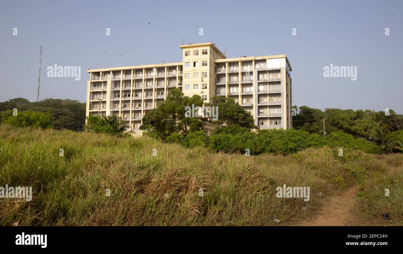Ministère des affaires étrangères du Gouvernement libérien. Siège du gouvernement Monrovia Liberia. La nation d'Afrique de l'Ouest souffre d'une pauvreté extrême et de la faim. Des maisons et des entreprises encombrées. Climat tropical. Les transports sont limités en raison de mauvaises routes et du manque d'infrastructures. La guerre civile a détruit l'économie. Banque D'Images Ministère des affaires étrangères du Gouvernement libérien. Siège du gouvernement Monrovia Liberia. La nation d'Afrique de l'Ouest souffre d'une pauvreté extrême et de la faim. Des maisons et des entreprises encombrées. Climat tropical. Les transports sont limités en raison de mauvaises routes et du manque d'infrastructures. La guerre civile a détruit l'économie. Banque D'Images