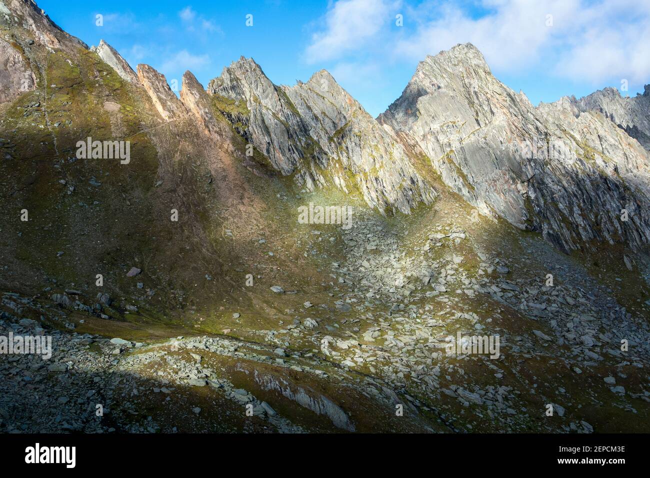 Vue sur Kälberscharte. Groupe de montagne Venediger. Osttirol. Alpes autrichiennes. Europe Banque D'Images