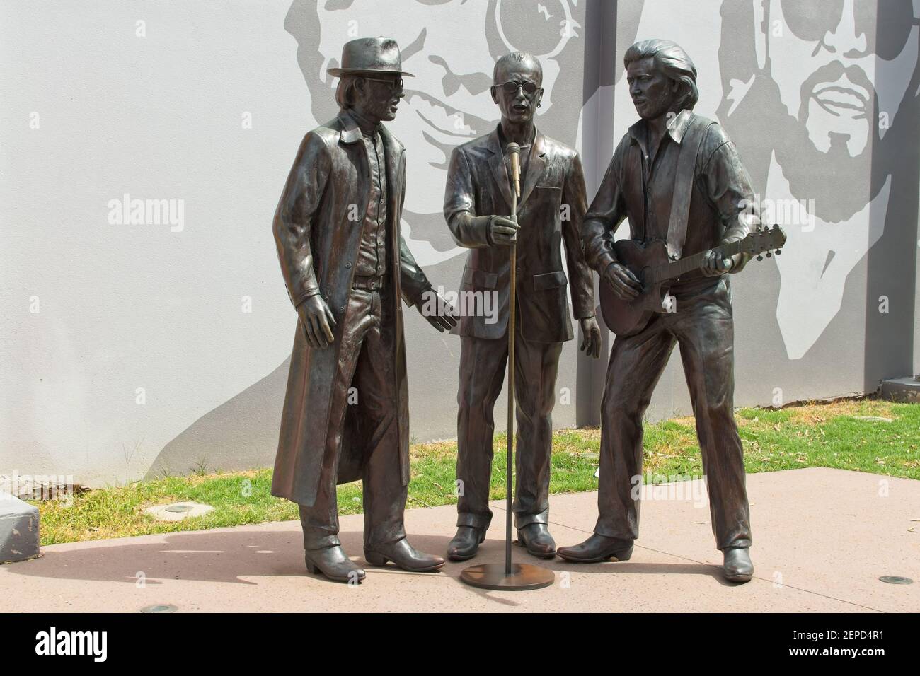 Redcliffe, Queensland, Australie - 27 février 2021 : statue en bronze des Bee Gees dans leur ville natale de Redcliffe, Australie Banque D'Images
