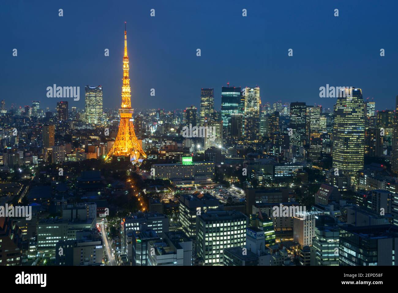 La Tour de Tokyo, la deuxième plus haute structure au Japon, illuminé la nuit. Banque D'Images