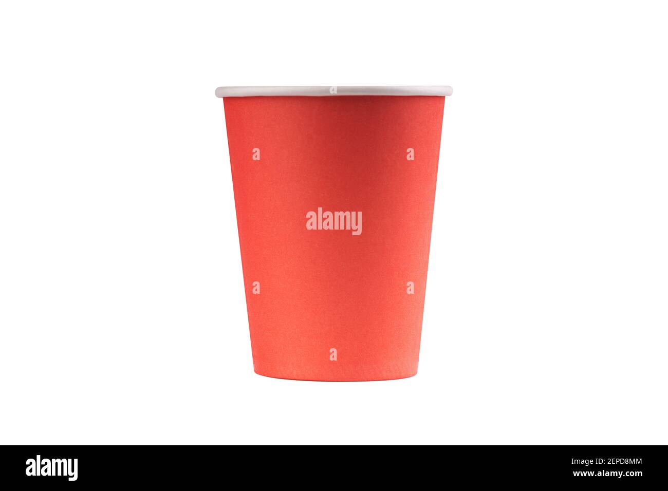 gobelet en papier corail rouge isolé sur fond blanc. ustensile et ustensiles de cuisine jetables. maquette de tasse café à emporter. Banque D'Images