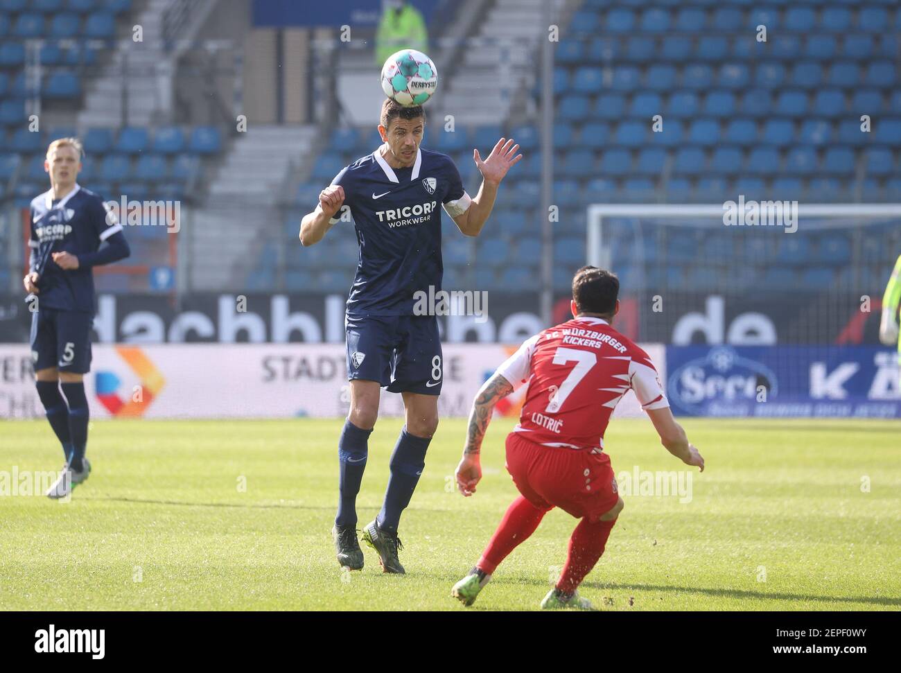 Bochum, Allemagne. 27 février 2021. Firo: 02/27/2021 Soccer: Soccer: 2e saison Bundesliga 2020/21 VfL Bochum - Wurzburg, Kickers Wurzburg, Wuerzburg duels, Anthony Losilla, versus, Withja Lotric | usage dans le monde crédit : dpa/Alay Live News Banque D'Images