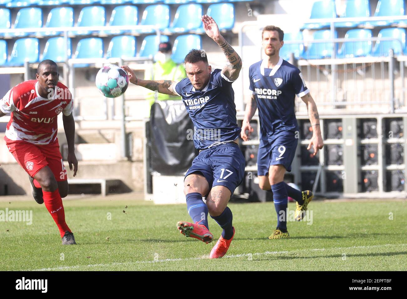 Bochum, Allemagne. 27 février 2021. Firo: 02/27/2021 Soccer: Soccer: 2e saison Bundesliga 2020/21 VfL Bochum - Wurzburg, Kickers Wurzburg, Wuerzburg Danny Blum, single action, shot, Pousses | utilisation dans le monde crédit : dpa/Alay Live News Banque D'Images