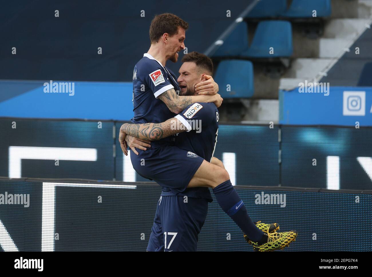 Firo: 02/27/2021 Soccer: Soccer: 2ème saison Bundesliga 2020/21 VfL Bochum - Wurzburg, Kickers Wurzburg, Wuerzburg Danny Blum, jubilation, Cheers, Avec, et, Simon Zoller, après, son, objectif, à, 2: 0 | utilisation dans le monde entier Banque D'Images