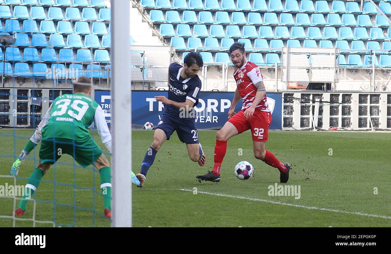 Firo: 27.02.2021 Soccer: Soccer: 2ème saison Bundesliga 2020/21 VfL Bochum - Wurzburg, Kickers Wurzburg, Wuerzburg Gerrit Holtmann, pousses, le, objectif, à, 3: 0, duels, versus, Christian Strohdiek | utilisation dans le monde entier Banque D'Images