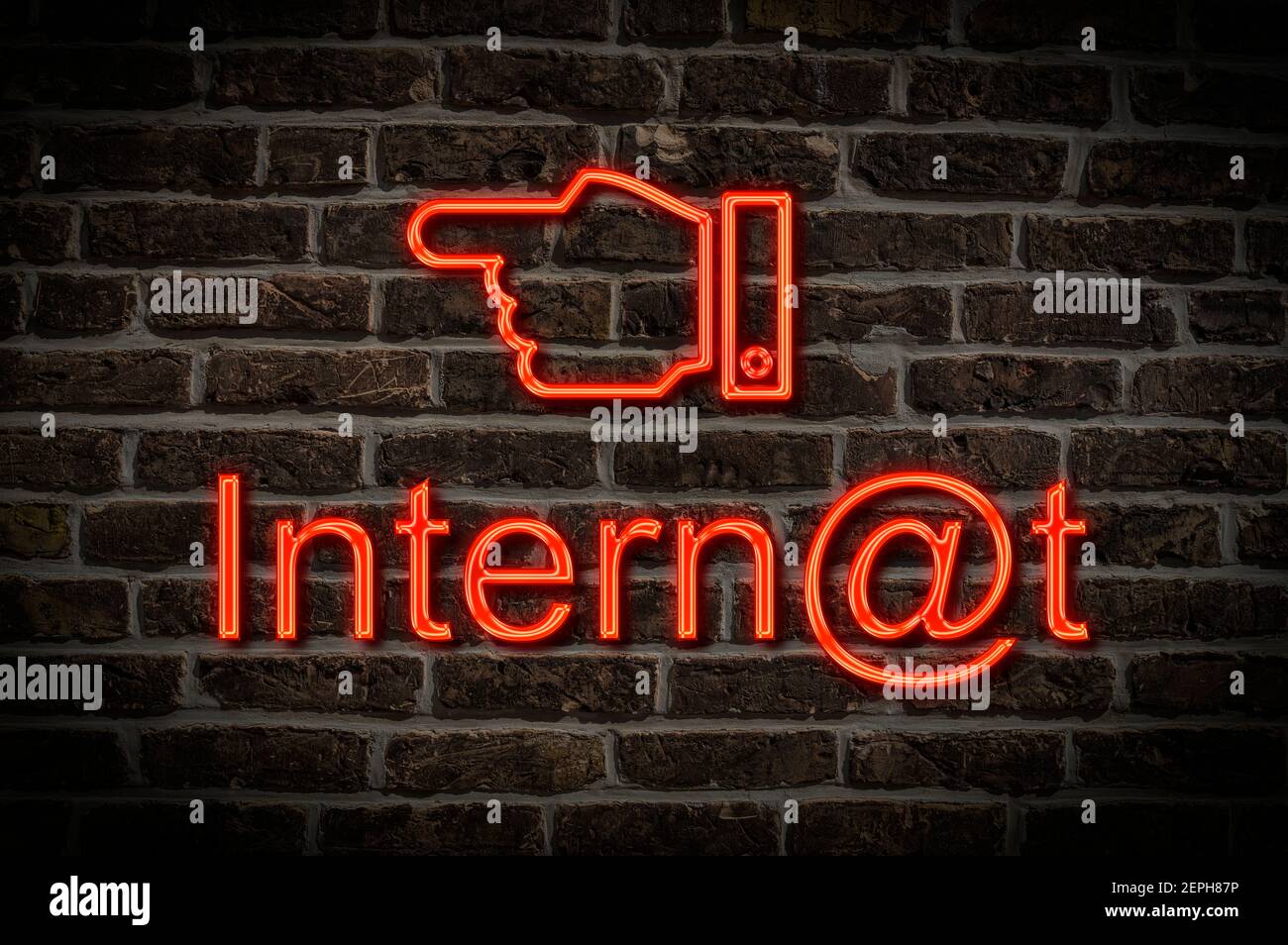 Photo détaillée d'un panneau néon sur un mur Avec l'inscription Internet Banque D'Images