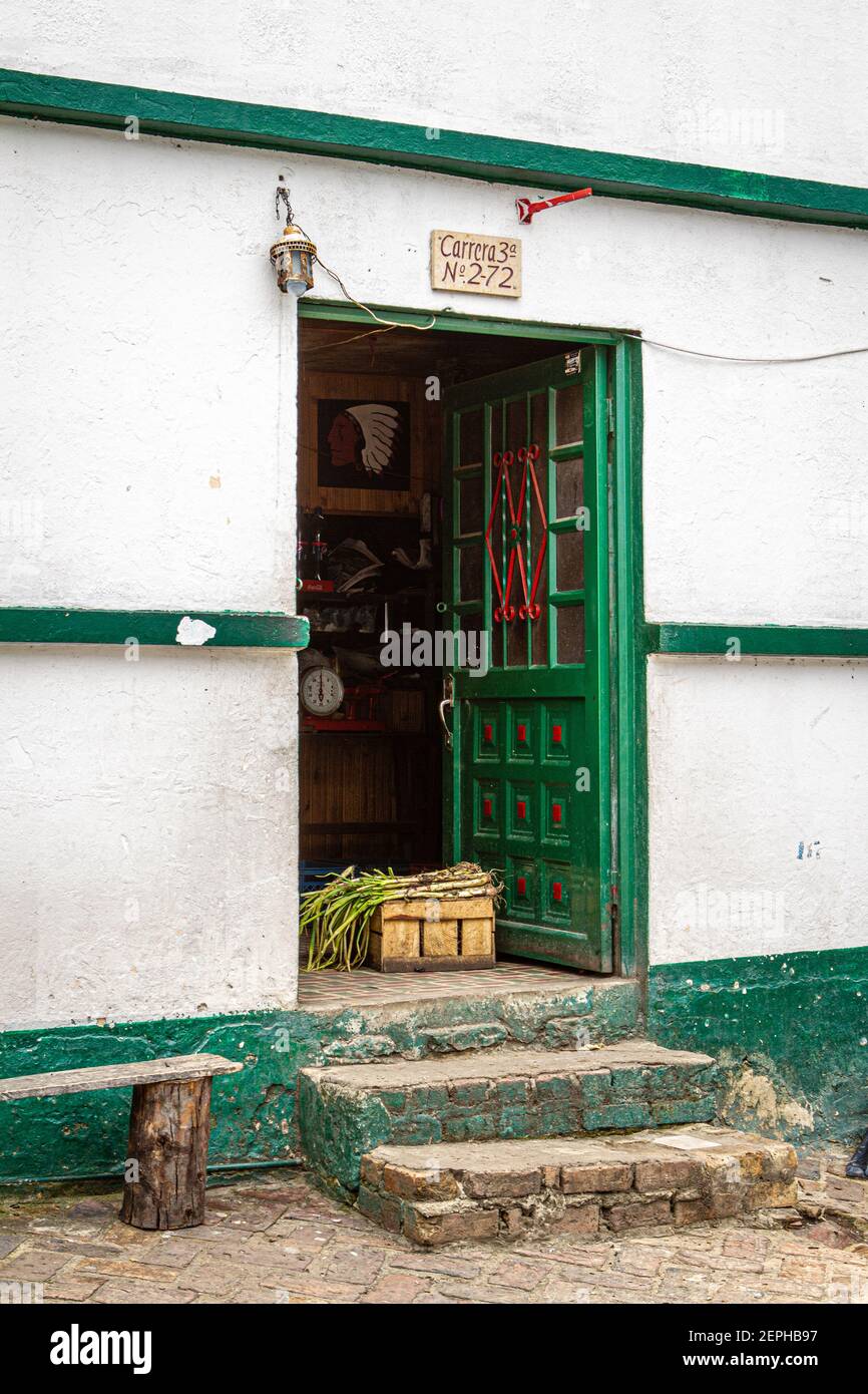 500 ans vieille ville.Colonial, traditionnel vieux vert, magasin blanc, boîte de canne à sucre.Plaza de Bolívar,Tunja,Boyaca, Colombi,Andes,Amérique du Sud Banque D'Images