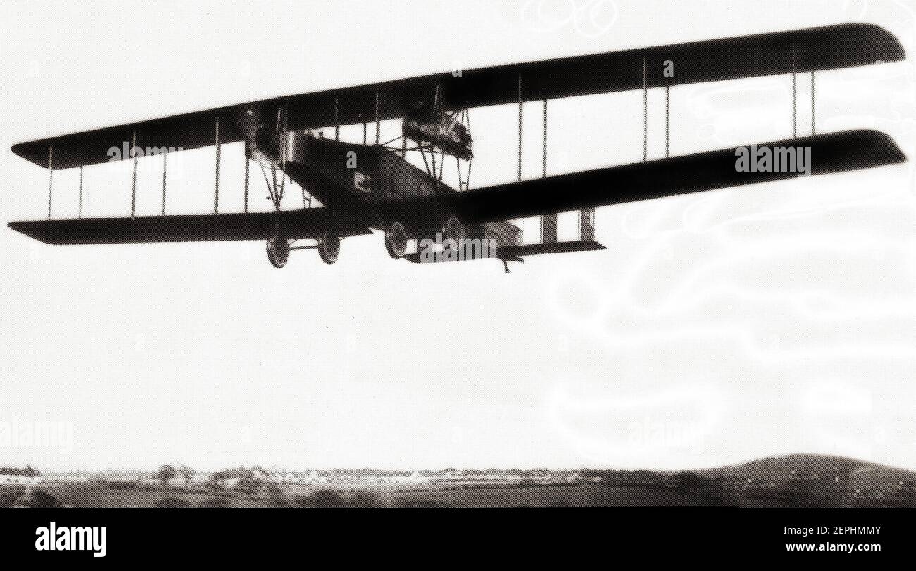 A Handley page V/1500, un bombardier britannique de nuit construit vers la fin de la première Guerre mondiale, destiné à bombarder Berlin depuis les aérodromes d'Anglian est. La fin de la guerre a mis fin à l'utilisation du V/1500 contre l'Allemagne, mais un seul avion a été utilisé pour effectuer le premier vol anglo-saxon entre l'Angleterre et l'Inde, puis a effectué un RAID de bombardement sur Kaboul pendant la troisième guerre anglo-afghane. Banque D'Images