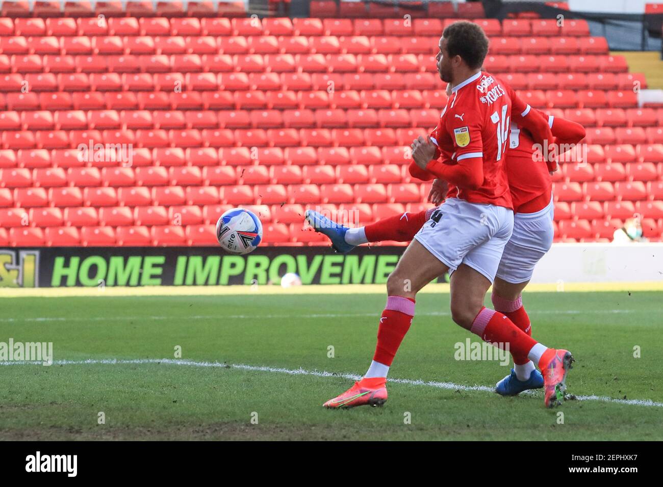 Cauley Woodrow #9 de Barnsley a obtenu 1-0 à Barnsley, Royaume-Uni le 2/27/2021. (Photo de Mark Cosgrove/News Images/Sipa USA) Banque D'Images