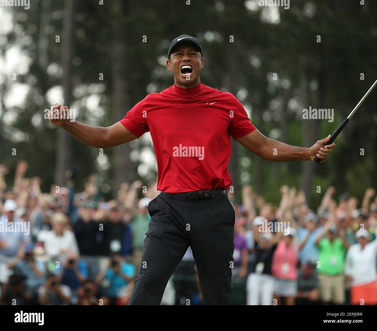 Tiger Woods fête après avoir remporté les Masters lors de la finale du 14 avril 2019 au Augusta National Golf Club d'Augusta, Géorgie (Jason Getz/Atlanta Journal-Constitution/TNS) Banque D'Images