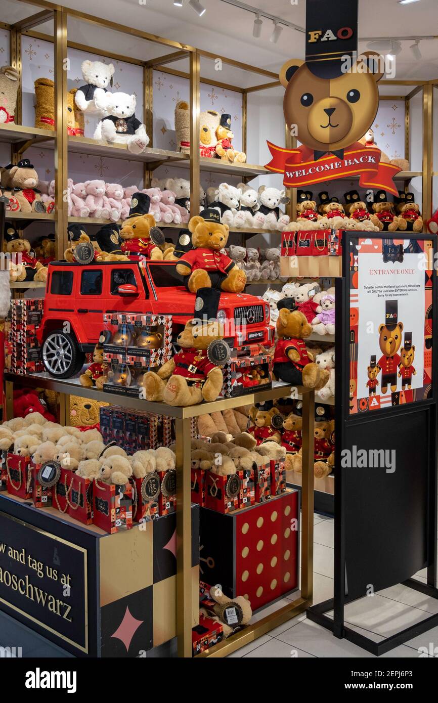 FAO Schwarz est un magasin de jouets célèbre situé au 30 Rockefeller  Center, New York, Etats-Unis Photo Stock - Alamy