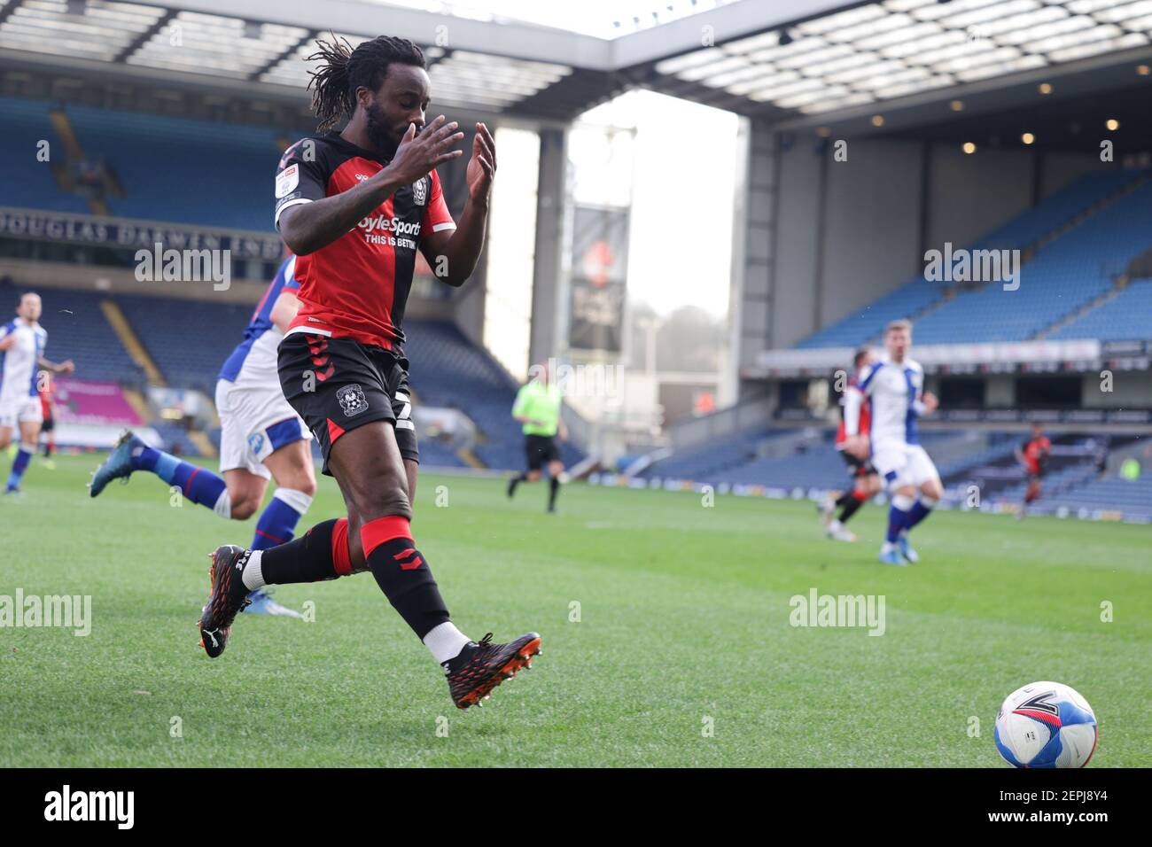 BLACKBURN, ANGLETERRE. 27 FÉVRIER Fankaty Dabo de Coventry City sur le ballon lors du match de championnat Sky Bet entre Blackburn Rovers et Coventry City à Ewood Park, Blackburn, le samedi 27 février 2021. (Credit: Pat Scaasi | MI News) Credit: MI News & Sport /Alay Live News Banque D'Images