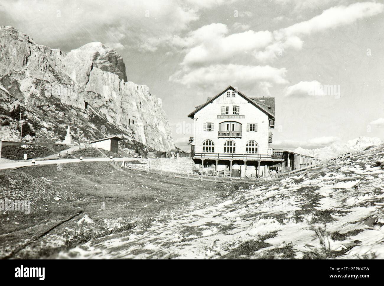 Le col de Falzarego (Dolomiti) dans une photo du début années soixante Banque D'Images